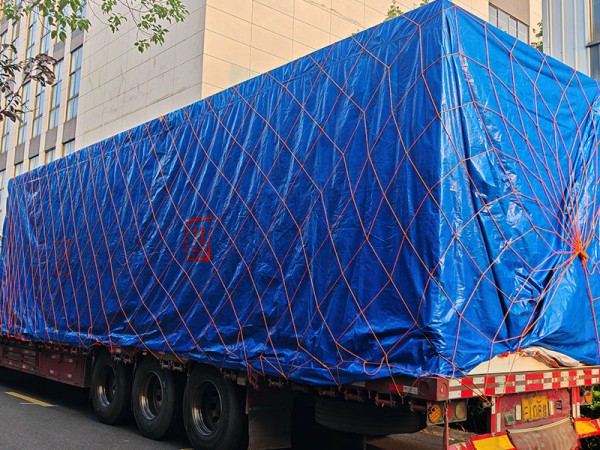 使用三防布加网兜严密包裹